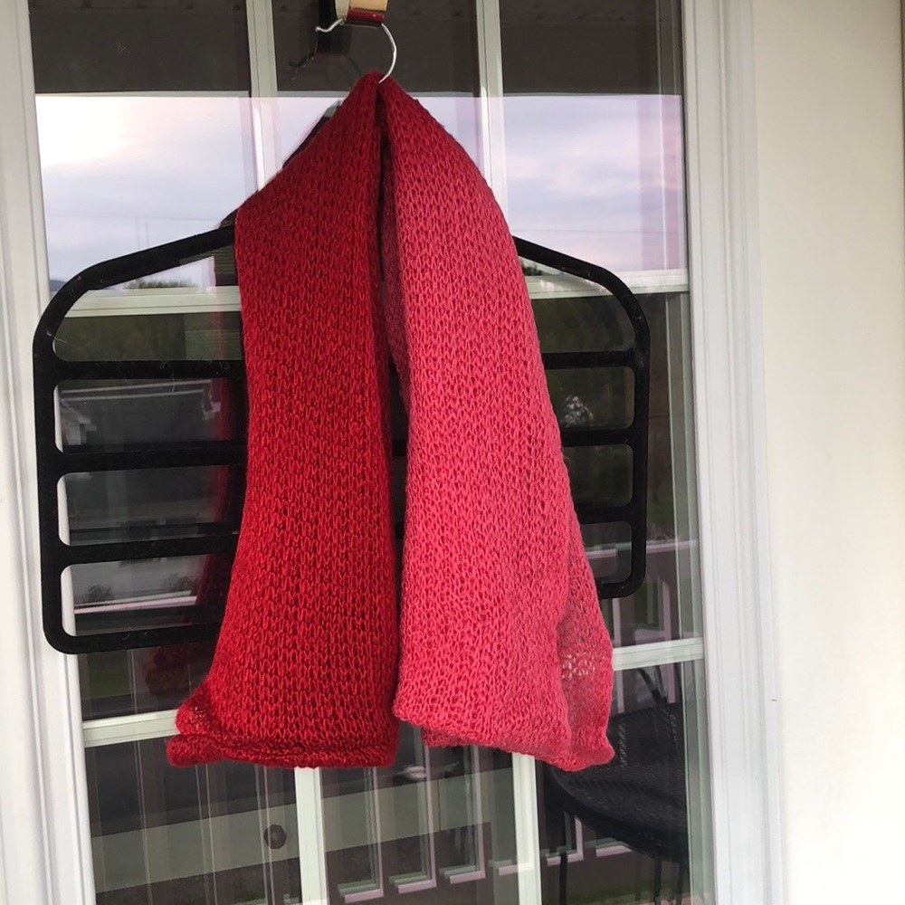 💛 K.I.T. Accessories Pink and Red Ombré Scarf
